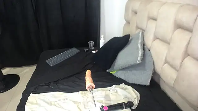 Snapshot of Roxy-Smith chatting on 01/30/25, 03:55 Roxy-Smith online show from 01/30/25, 03:55