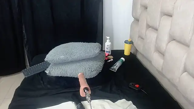 Snapshot of Roxy-Smith chatting on 02/17/25, 03:15 Roxy-Smith online show from 02/17/25, 03:15