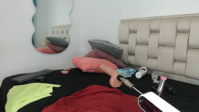 Snapshot of Roxy-Smith chatting on 09/26/25, 11:31 Roxy-Smith online show from 09/26/25, 11:31