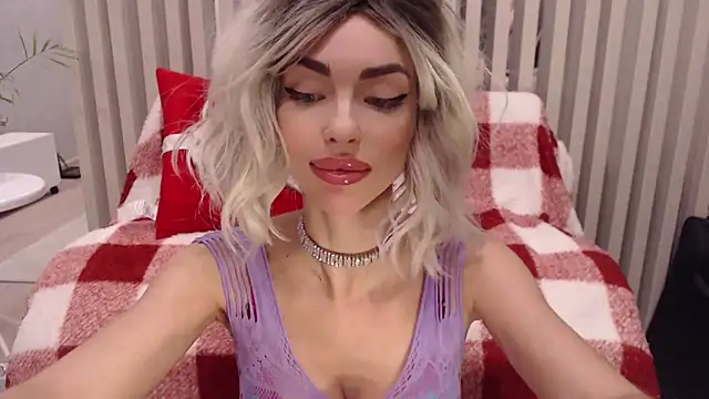 Snapshot of MiloTheName chatting on 12/17/24, 03:28 MiloTheName online show from 12/17/24, 03:28