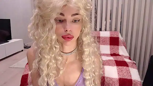 Snapshot of MiloTheName chatting on 12/26/24, 04:21 MiloTheName online show from 12/26/24, 04:21