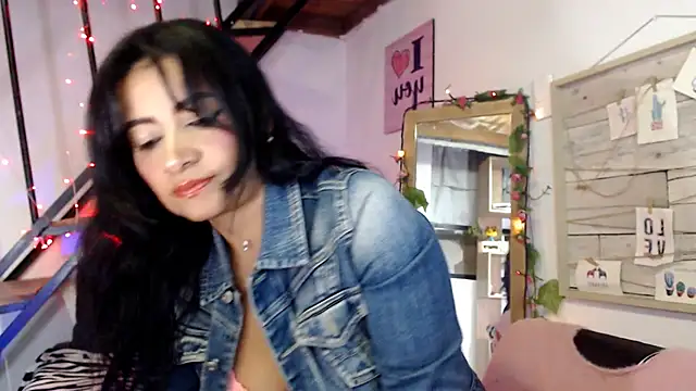 luna sky83 online show from 11/25/25, 05:40