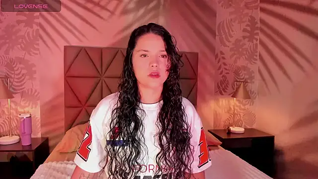 LottiCarter online show from 01/28/25, 03:04