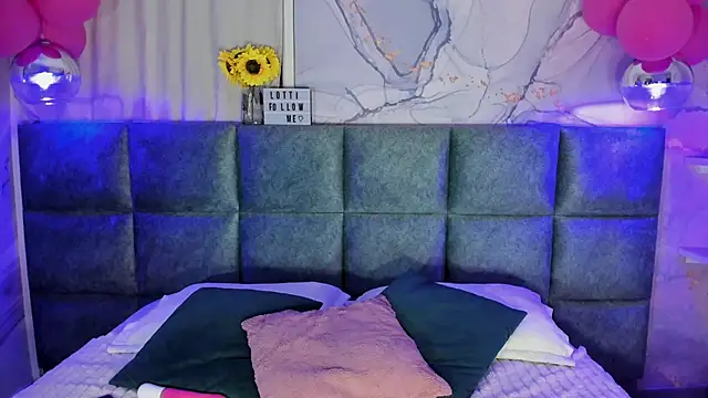 LottiCarter online show from 09/25/25, 11:36