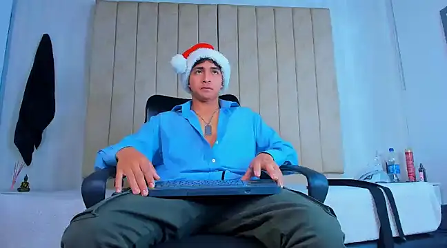 Snapshot of Muichiro_tokito1 chatting on 12/27/24, 04:47 Muichiro tokito1 online show from 12/27/24, 04:47