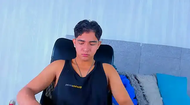 Snapshot of Muichiro_tokito1 chatting on 01/10/25, 04:12 Muichiro tokito1 online show from 01/10/25, 04:12