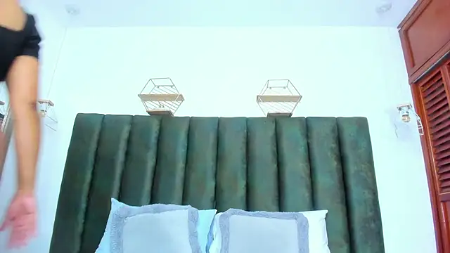 nahomygrey  online show from 04/17/26, 08:12