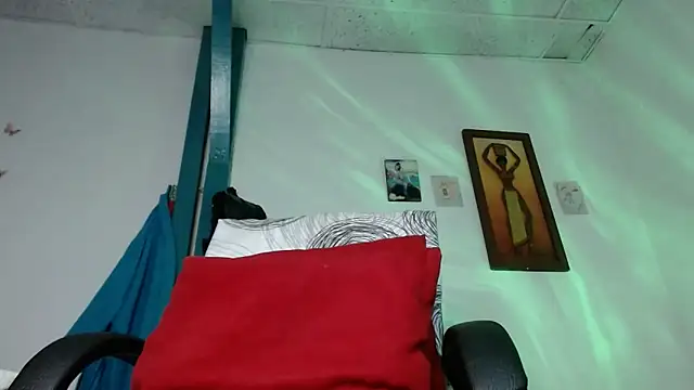 Sexy-Favgirl online show from 04/24/26, 09:34