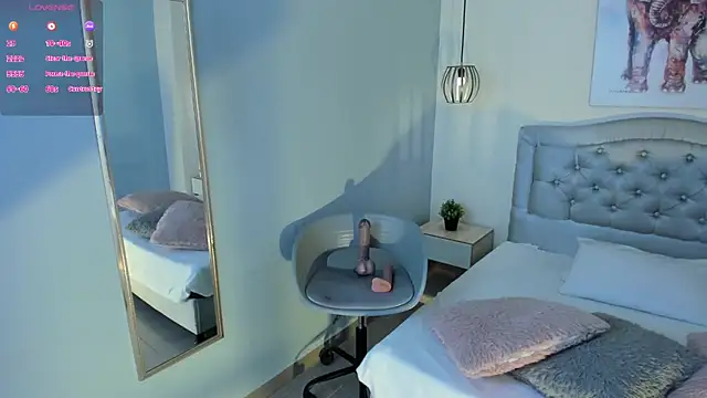 escarleth   online show from 06/30/26, 01:45