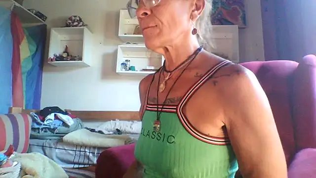 Snapshot of sabinytahot chatting on 12/28/24, 01:28 sabinytahot online show from 12/28/24, 01:28