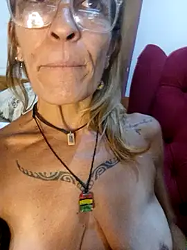 Snapshot of sabinytahot chatting on 02/25/25, 11:00 sabinytahot online show from 02/25/25, 11:00