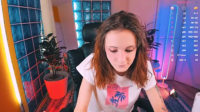 Snapshot of Dearly_kitty chatting on 02/02/25, 01:52 Dearly kitty online show from 02/02/25, 01:52