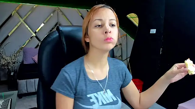 Paris Petit online show from 02/26/26, 07:57