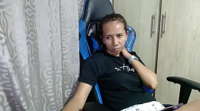 Snapshot of Erotic_latina chatting on 01/20/25, 11:21 Erotic latina online show from 01/20/25, 11:21