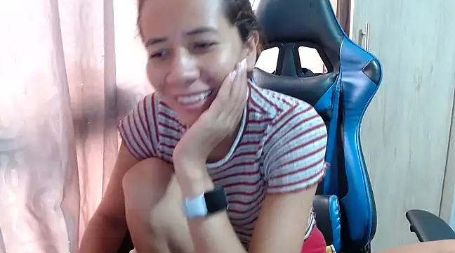 Snapshot of Erotic_latina chatting on 02/15/25, 12:43 Erotic latina online show from 02/15/25, 12:43