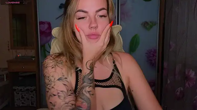 Snapshot of EmilyRobbie chatting on 09/30/25, 03:50 EmilyRobbie online show from 09/30/25, 03:50