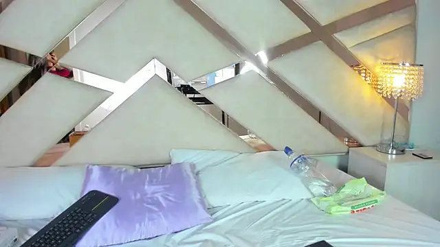 hanna  azumi online show from 01/20/25, 02:22