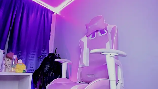 hanna  azumi online show from 02/03/25, 10:25