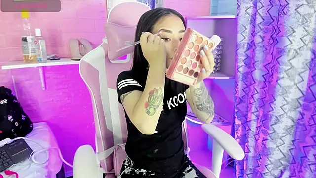 hanna  azumi online show from 04/24/26, 04:04