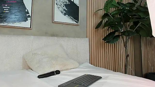 Snapshot of Ali_Vega_ chatting on 12/27/24, 10:48 Ali Vega online show from 12/27/24, 10:48