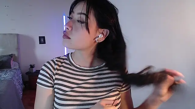 Emilyswan04 online show from 01/13/25, 06:59