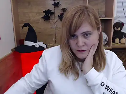 DaniellaKiss online show from 11/21/25, 03:22