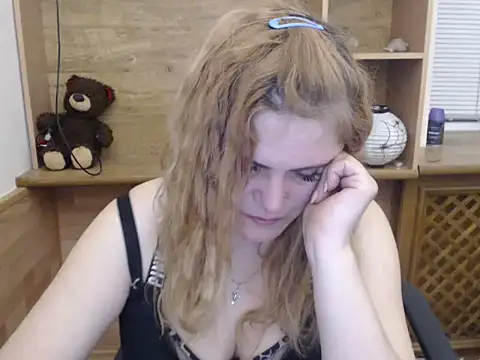 DaniellaKiss online show from 04/15/26, 05:42