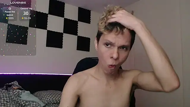 Snapshot of bryamado69 chatting on 09/29/25, 02:27 bryamado69 online show from 09/29/25, 02:27