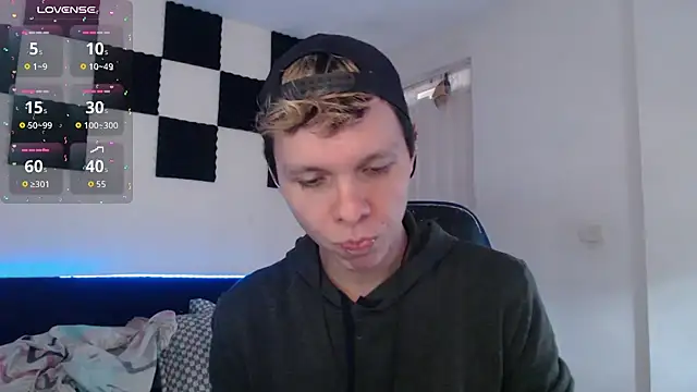 Snapshot of bryamado69 chatting on 10/20/25, 12:38 bryamado69 online show from 10/20/25, 12:38