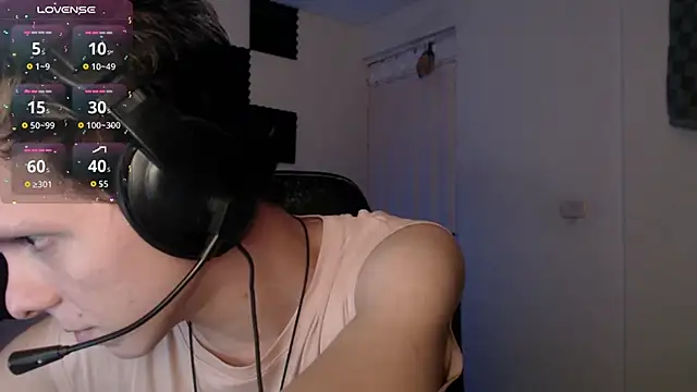 Snapshot of bryamado69 chatting on 10/21/25, 01:28 bryamado69 online show from 10/21/25, 01:28