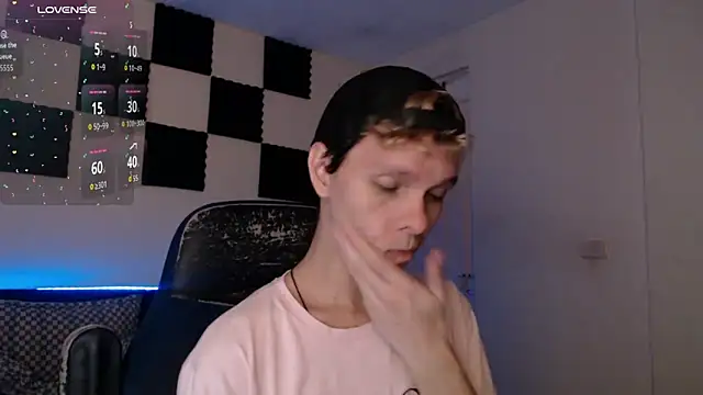 Snapshot of bryamado69 chatting on 10/22/25, 01:39 bryamado69 online show from 10/22/25, 01:39