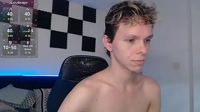 Snapshot of bryamado69 chatting on 10/23/25, 07:01 bryamado69 online show from 10/23/25, 07:01