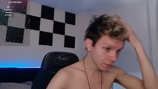 Snapshot of bryamado69 chatting on 10/24/25, 02:46 bryamado69 online show from 10/24/25, 02:46