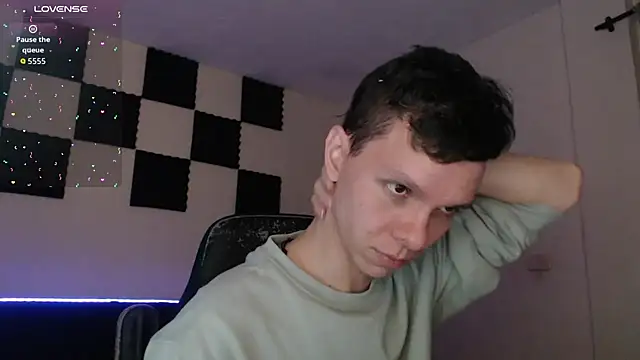 Snapshot of bryamado69 chatting on 11/16/25, 06:30 bryamado69 online show from 11/16/25, 06:30