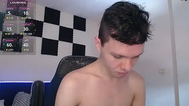 Snapshot of bryamado69 chatting on 11/17/25, 03:40 bryamado69 online show from 11/17/25, 03:40