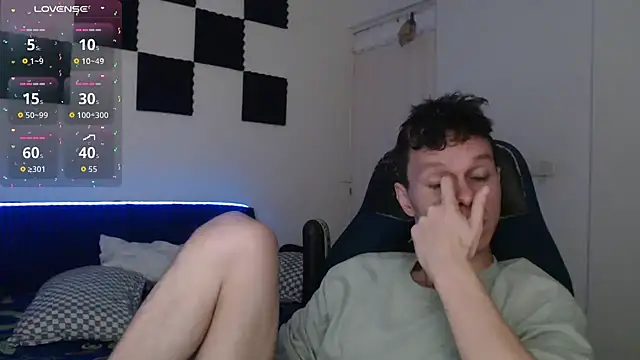 Snapshot of bryamado69 chatting on 11/20/25, 06:13 bryamado69 online show from 11/20/25, 06:13