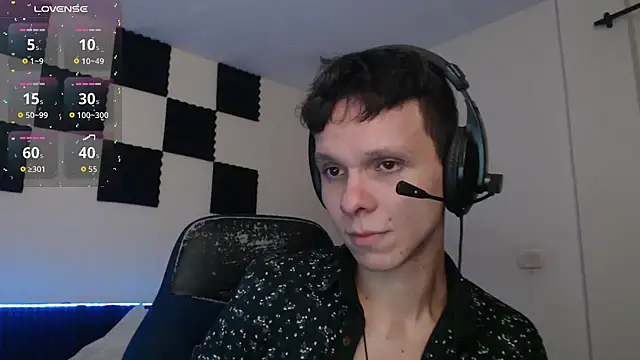 Snapshot of bryamado69 chatting on 11/23/25, 03:28 bryamado69 online show from 11/23/25, 03:28