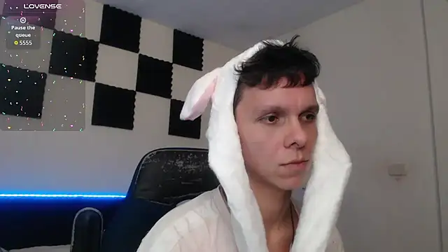 Snapshot of bryamado69 chatting on 11/30/25, 05:11 bryamado69 online show from 11/30/25, 05:11