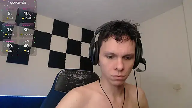 Snapshot of bryamado69 chatting on 12/03/25, 04:31 bryamado69 online show from 12/03/25, 04:31