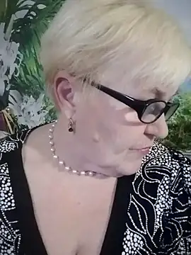 VioletSweet566 online show from 12/12/24, 08:32