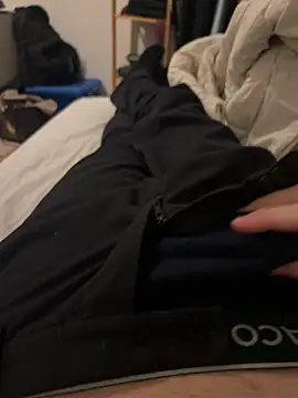 Snapshot of pignoufe chatting on 02/17/26, 09:10 pignoufe online show from 02/17/26, 09:10