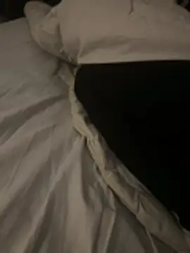 Snapshot of pignoufe chatting on 02/19/26, 11:01 pignoufe online show from 02/19/26, 11:01