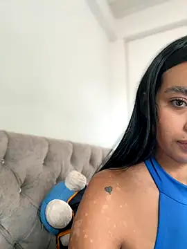 Laura fernandezII online show from 10/22/25, 06:51