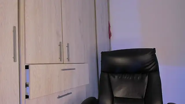 Laura fernandezII online show from 11/28/25, 08:33