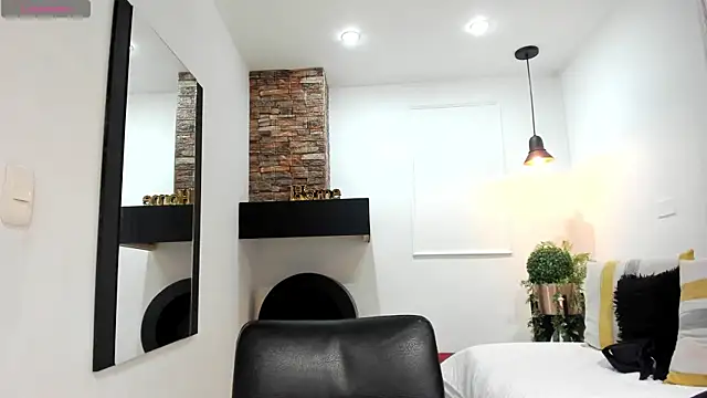 LenaRuiz  online show from 02/11/25, 12:05