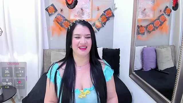 LenaRuiz  online show from 10/31/25, 12:17