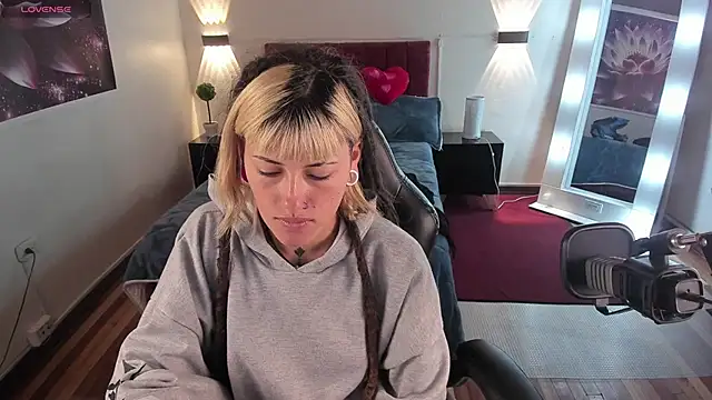 Snapshot of _sharlotte777 chatting on 01/25/25, 01:52 sharlotte777 online show from 01/25/25, 01:52