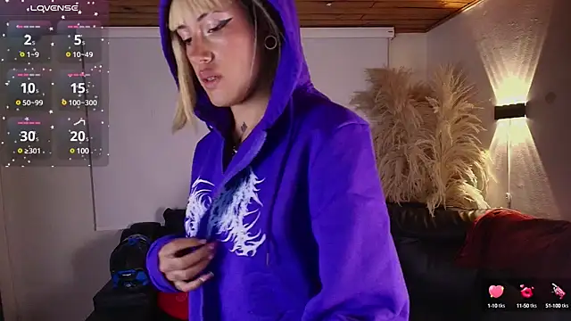 Snapshot of _sharlotte777 chatting on 02/11/25, 07:27 sharlotte777 online show from 02/11/25, 07:27