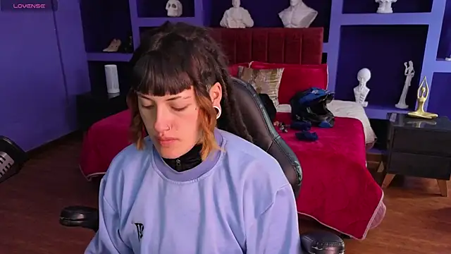 Snapshot of _sharlotte777 chatting on 09/11/25, 03:23 sharlotte777 online show from 09/11/25, 03:23