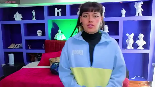 Snapshot of _sharlotte777 chatting on 10/13/25, 02:06 sharlotte777 online show from 10/13/25, 02:06